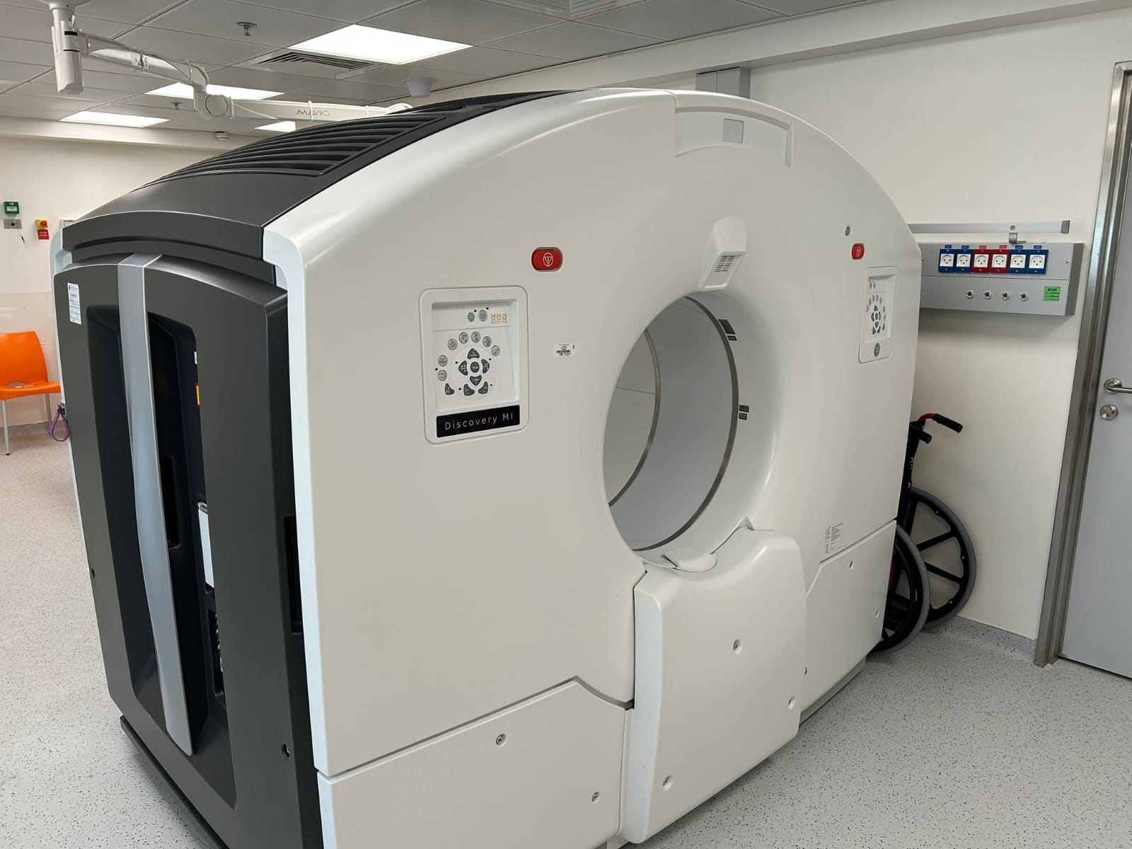 GE Discovery MI Digital PET/CT 128 slice rear gantry view showing Discovery MI control panel
