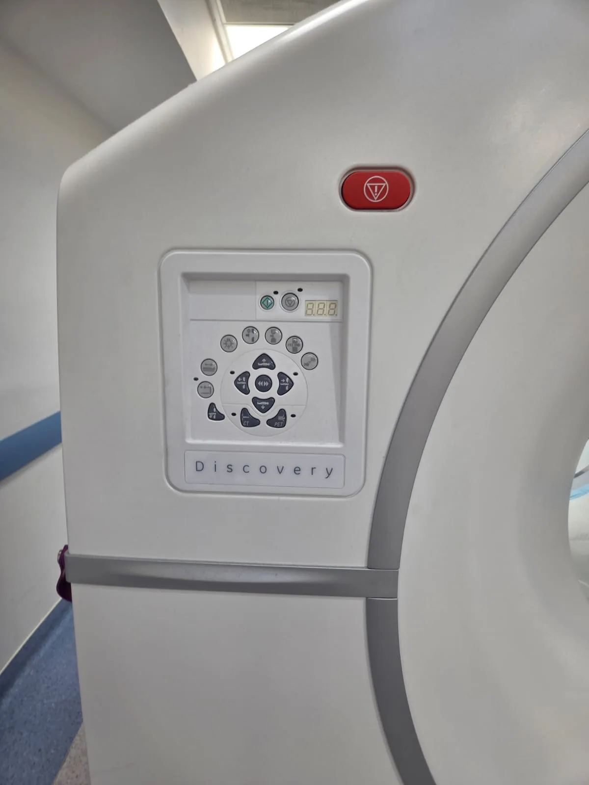 GE Discovery MI DR PET/CT front view — verified system exterior photo showing the exact scanner offered by MTC